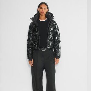 Aritzia “The Super Puff Shorty- Lacquer” in Black